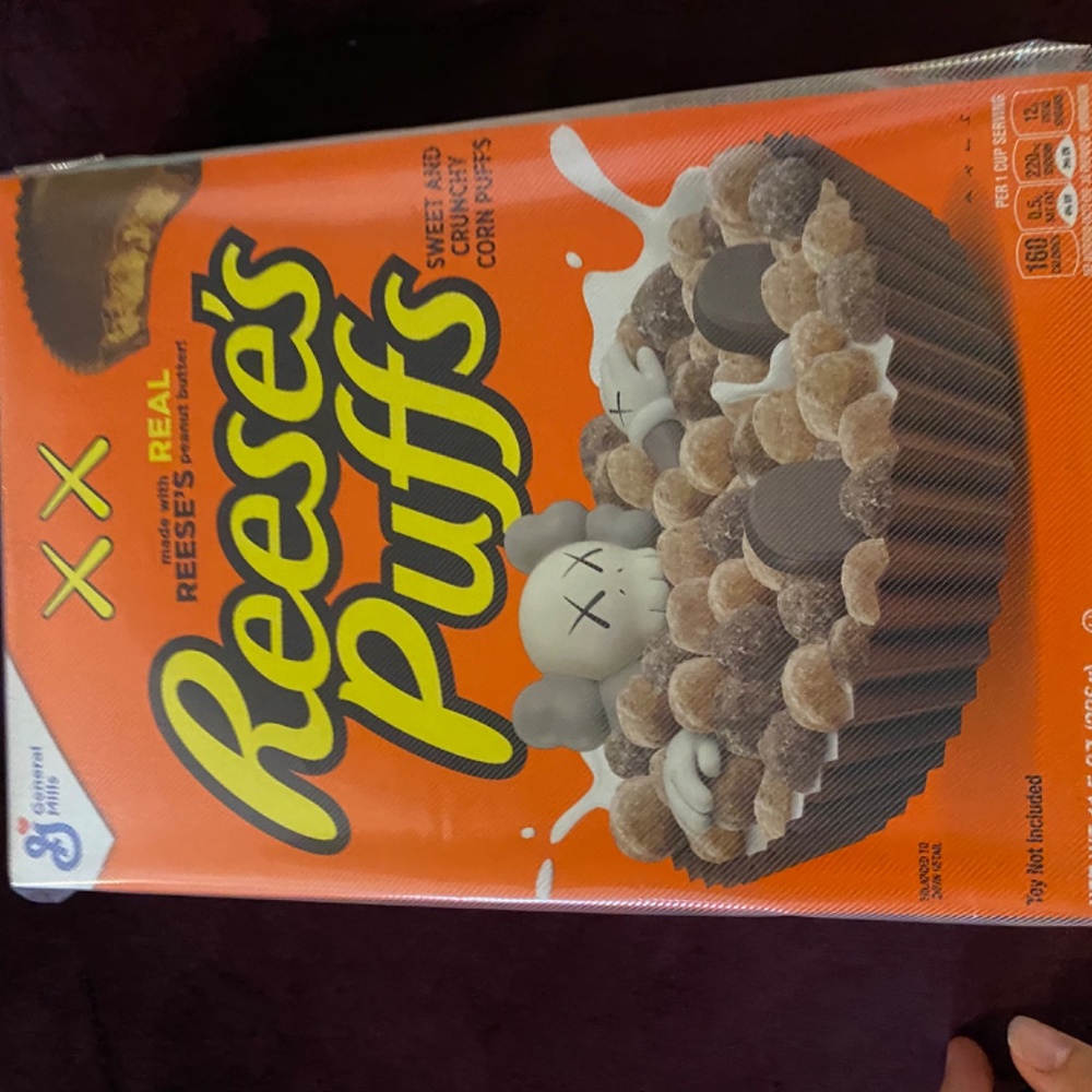 Kaws x Reeses puff - Picture 2 of 2